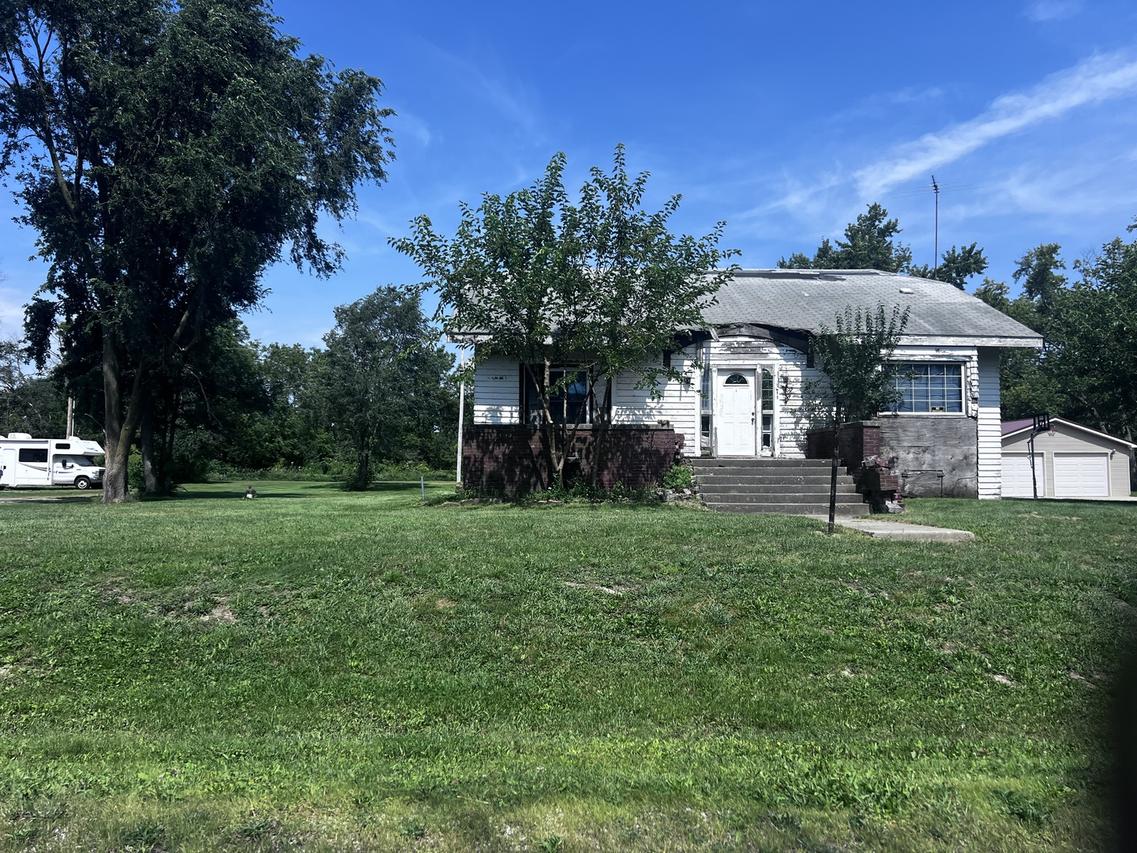 211 W 1st St., Clarence, IL 60960