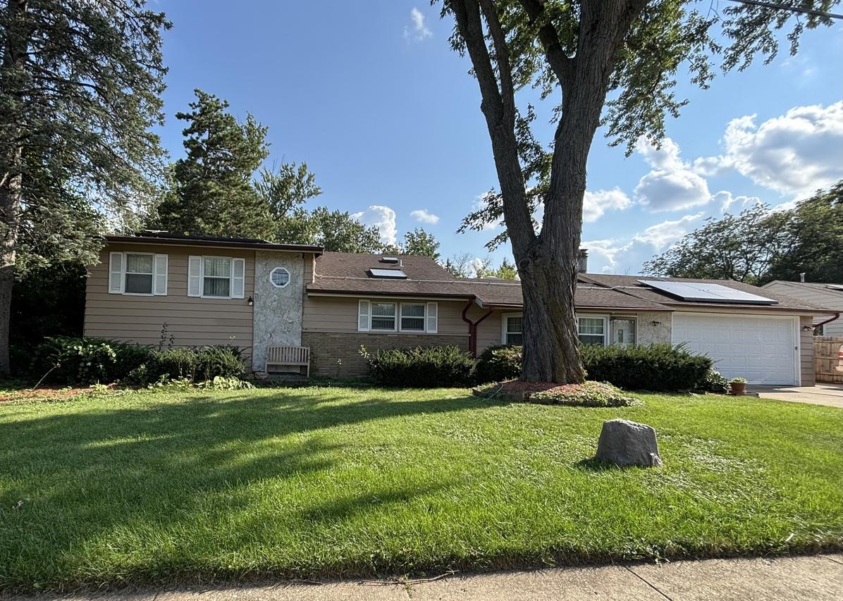 11 W Palatine (frontage) Rd., Prospect Heights, IL 60070