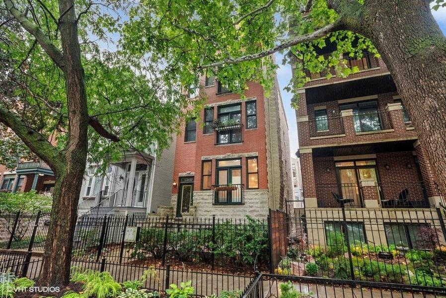 857 W Roscoe St. #2, Chicago, IL 60657