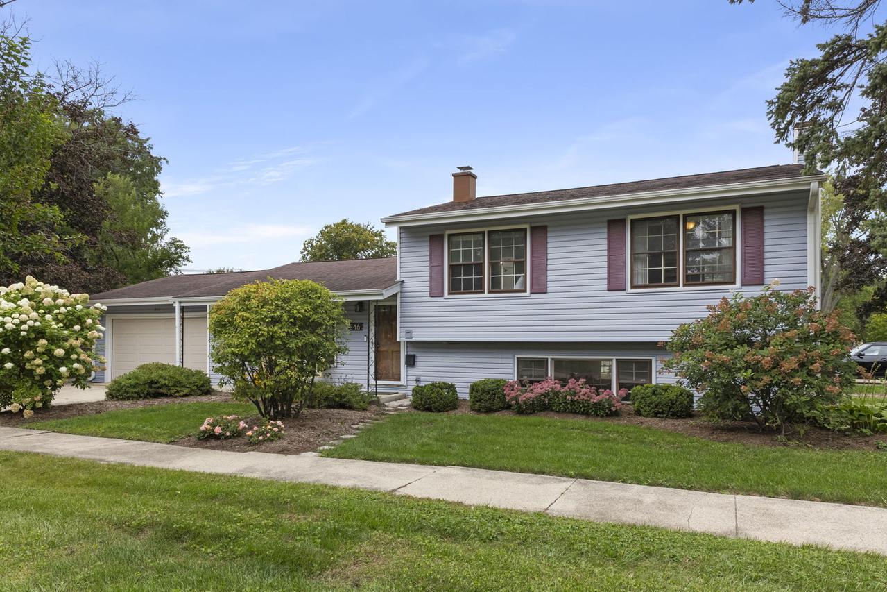 846 Hammerschmidt Ave., Lombard, IL 60148