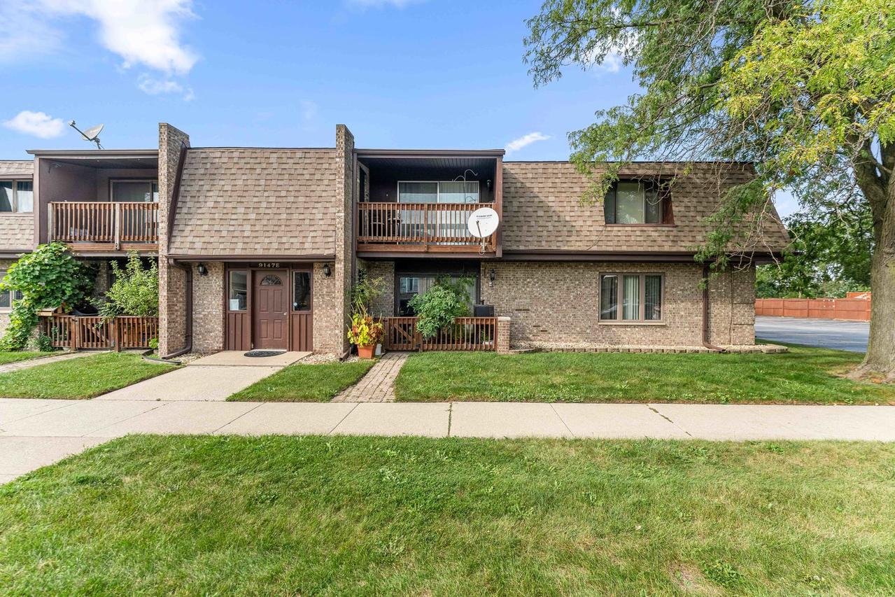 9147 S Roberts Rd. #205, Hickory Hills, IL 60457