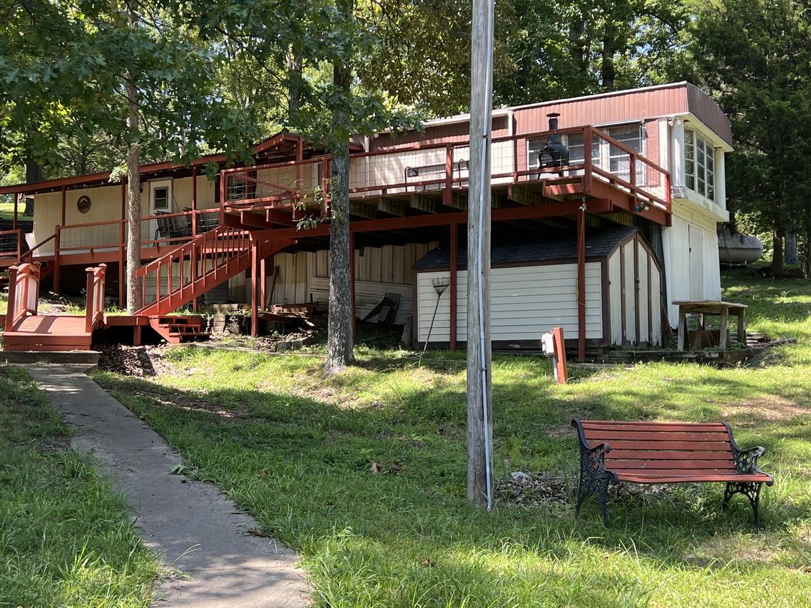 530 Marina Cir., Creal Springs, IL 62922