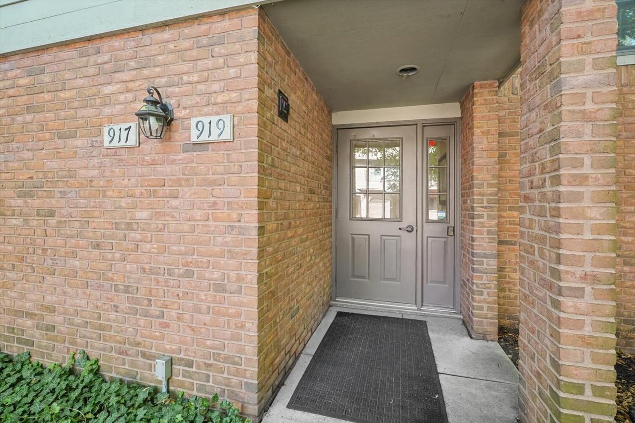 917 A Cheshire Dr. #A, Champaign, IL 61821