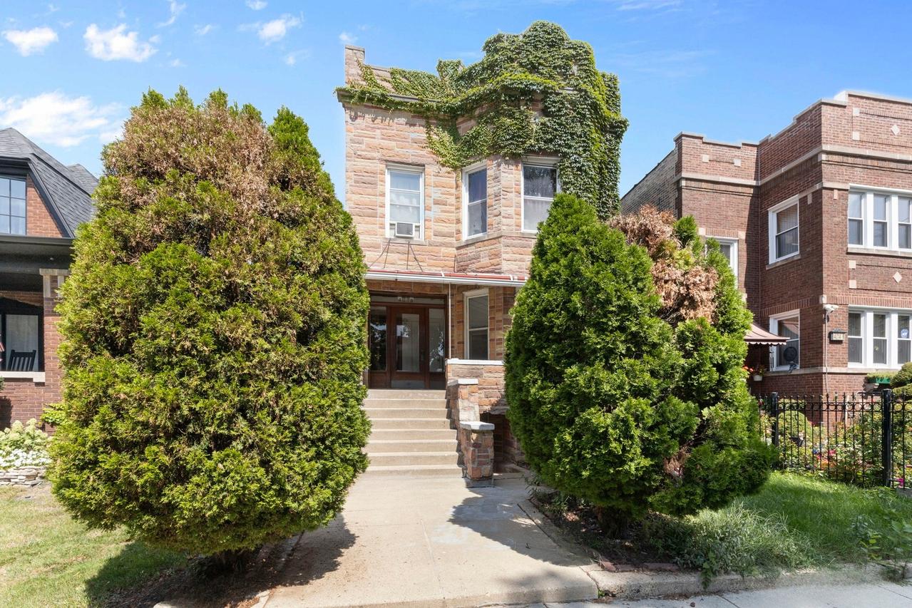 4018 W Oakdale Ave., Chicago, IL 60641