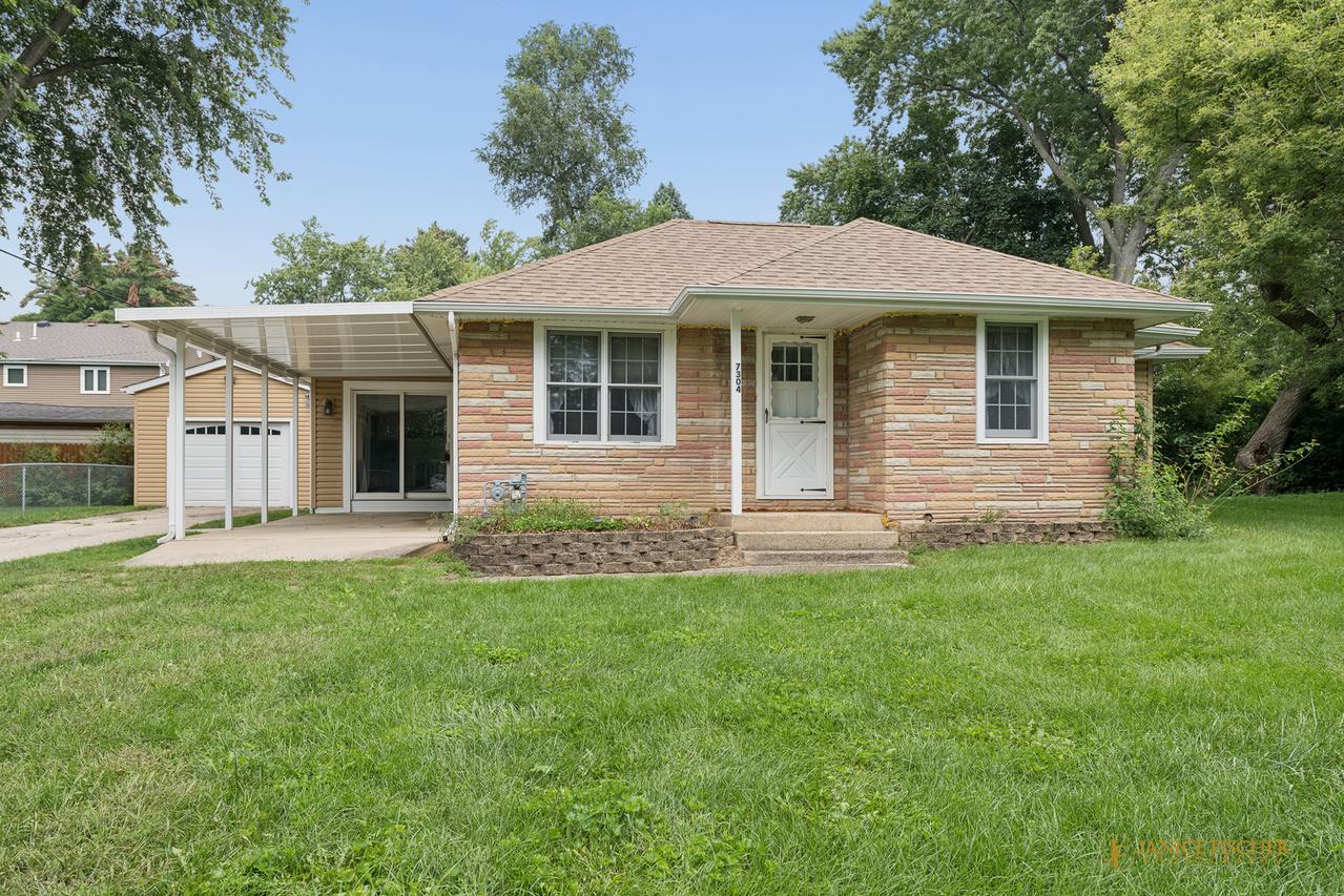 7304 Hiawatha Dr., Wonder Lake, IL 60097