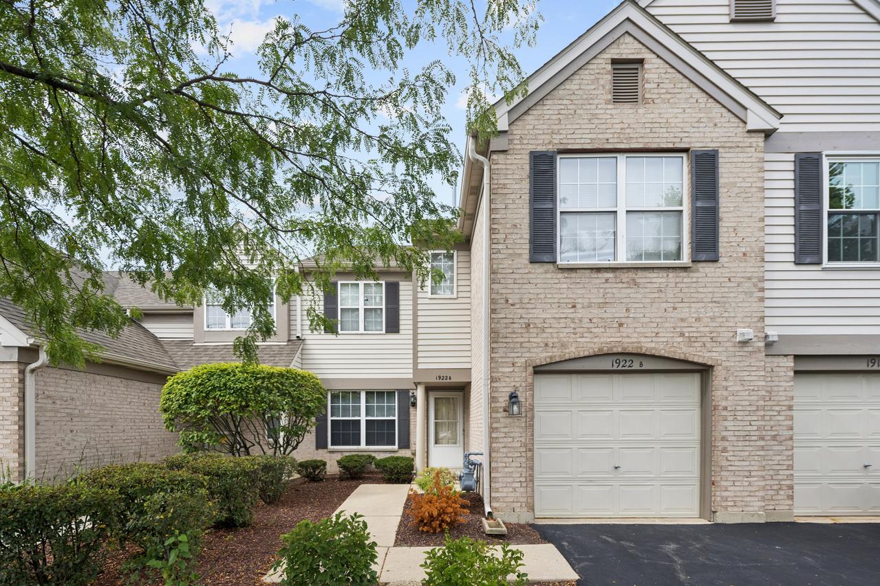 1922 Heron Ave. #B, Schaumburg, IL 60193