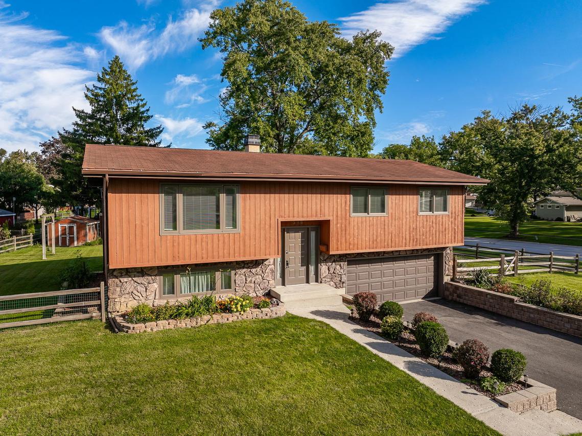 588 Kohley Rd., Lisle, IL 60532