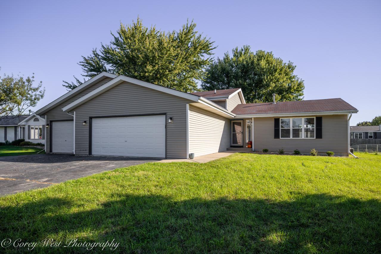 409 Hickory Dr., Davis Junction, IL 61020