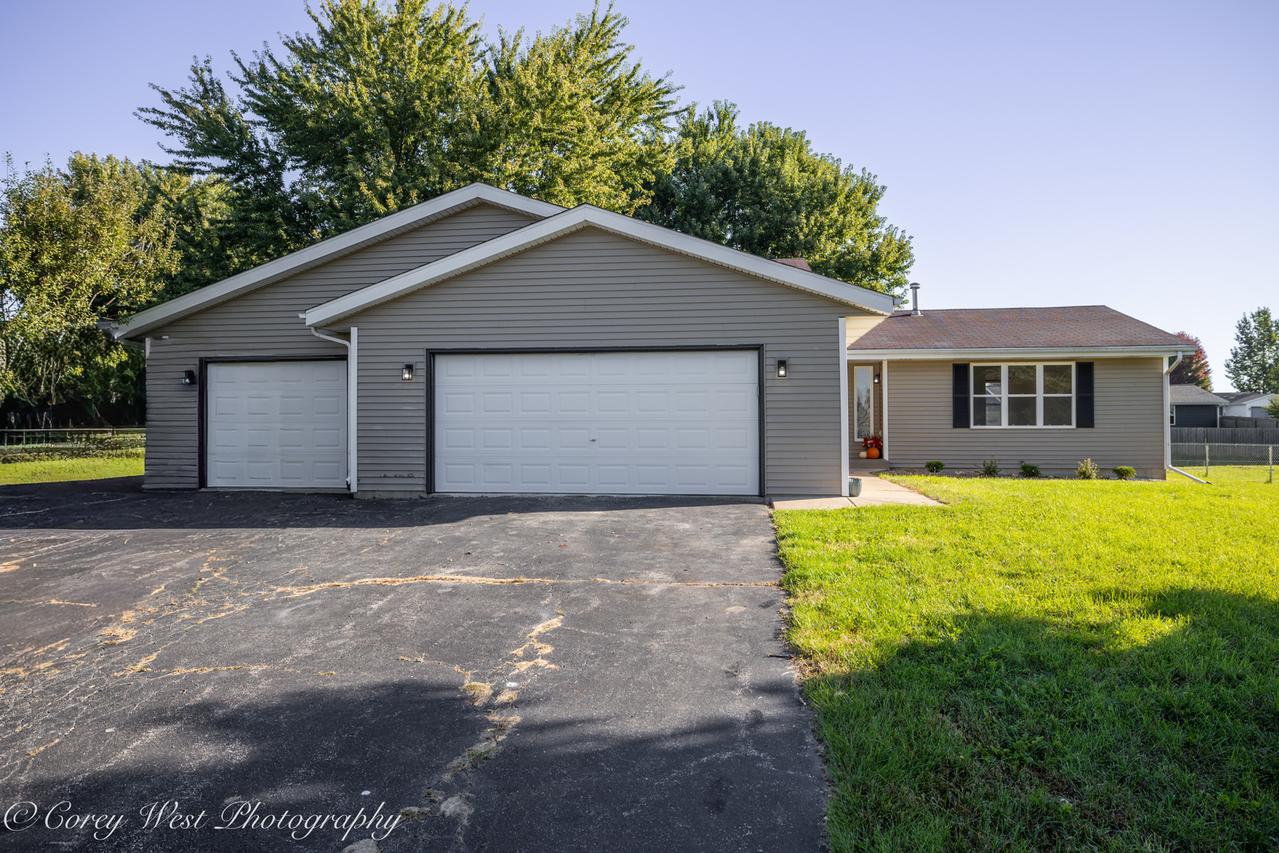 409 Hickory Dr., Davis Junction, IL 61020