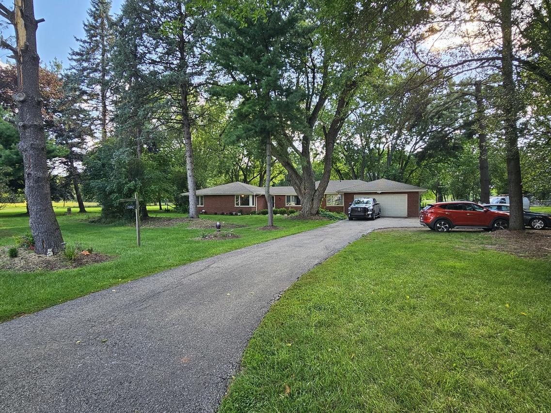 210 C Braeburn Rd., Barrington, IL 60010