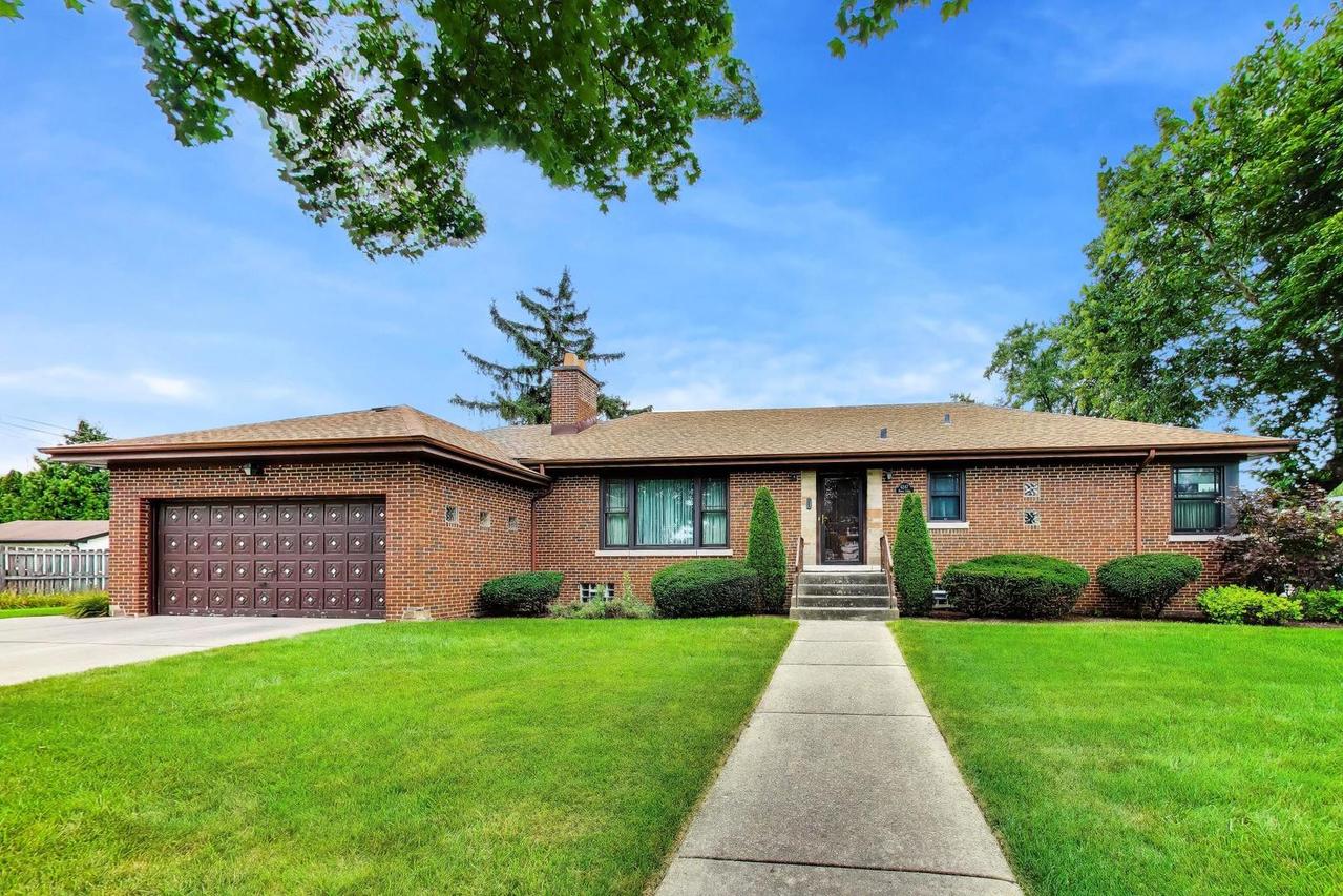 6247 N Leona Ave., Chicago, IL 60646