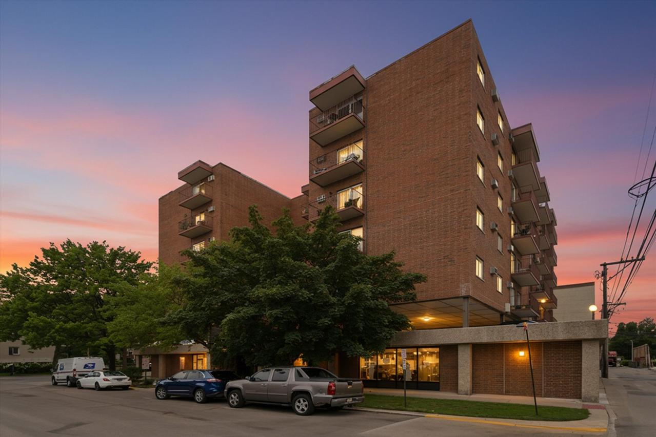 7830 W North Ave. #710, Elmwood Park, IL 60707