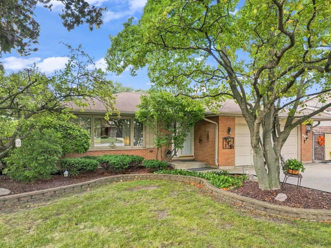 3310 Plum Grove Dr., Rolling Meadows, IL 60008