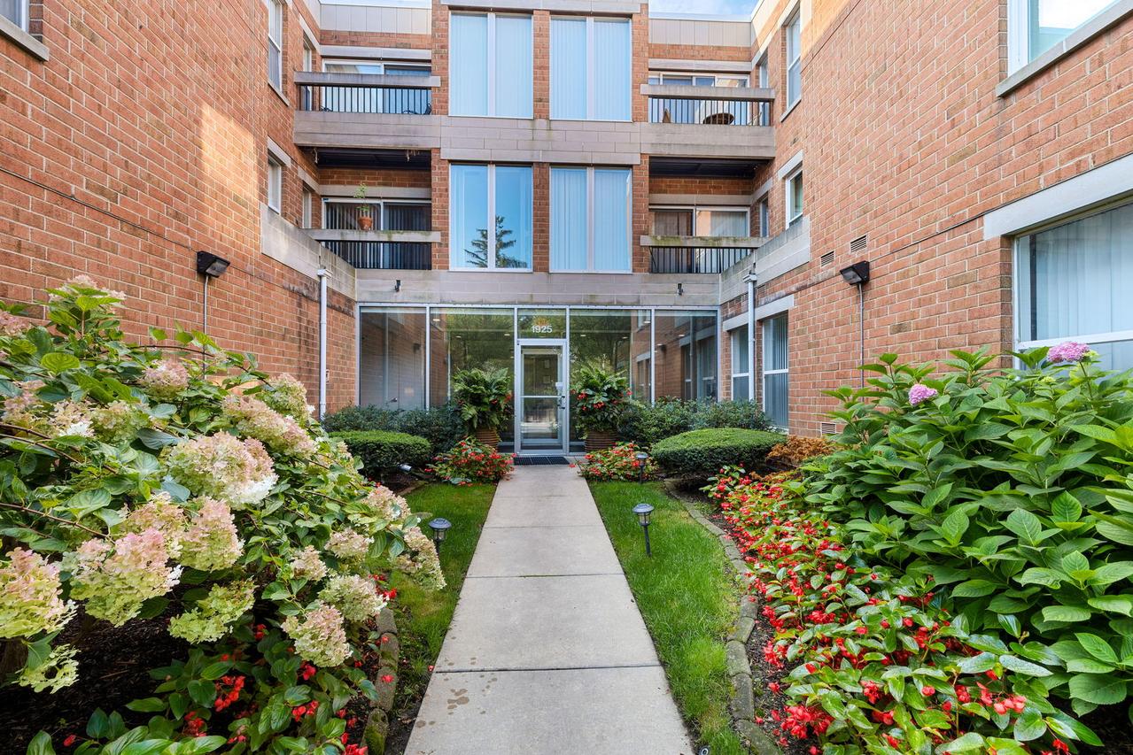 1925 Lake Ave. #316, Wilmette, IL 60091