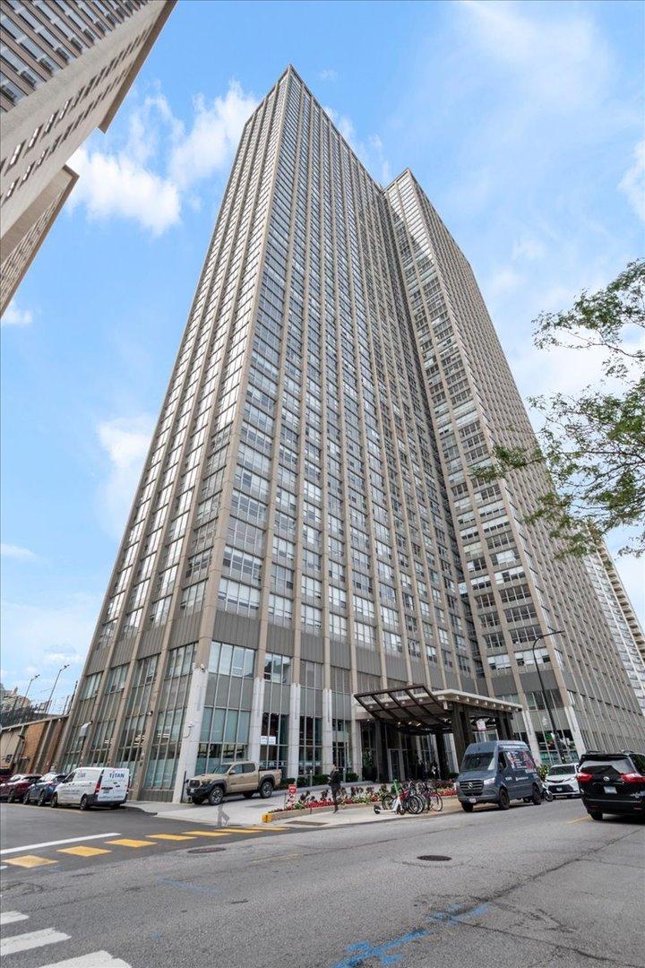 655 W Irving Park Rd. #4003, Chicago, IL 60613