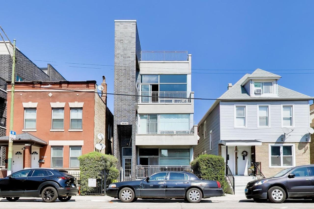 3045 N Clybourn Ave. #2, Chicago, IL 60618