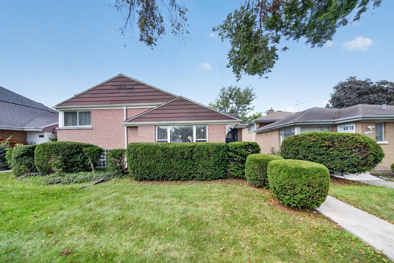 3824 W Chase Ave., Lincolnwood, IL 60712