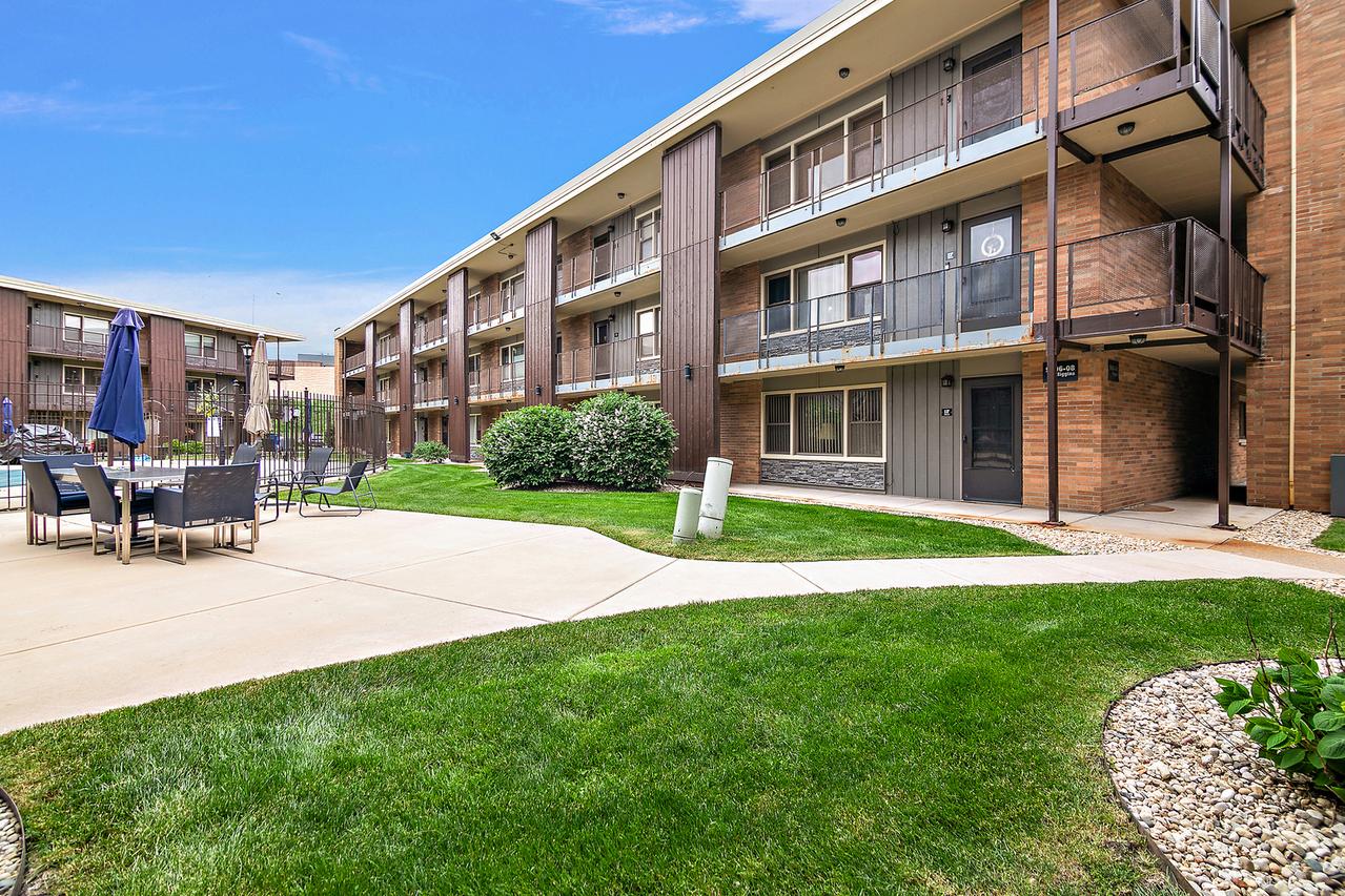 9608 W Higgins Rd. #2c, Rosemont, IL 60018