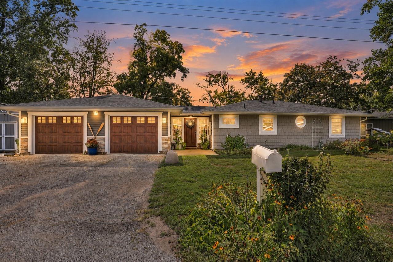 1513 W Point Dr., Mahomet, IL 61853
