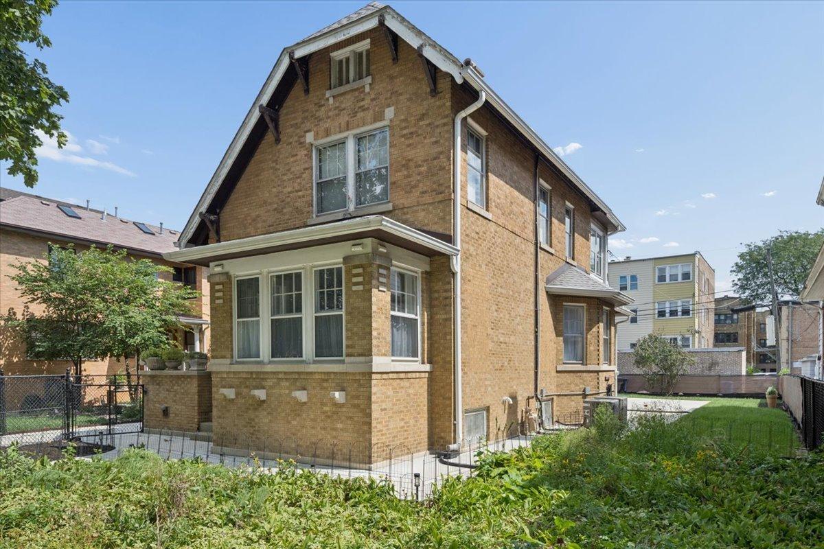 4821 N Harding Ave., Chicago, IL 60625