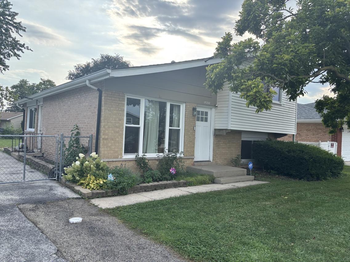 15208 Lawndale Ave., Midlothian, IL 60445