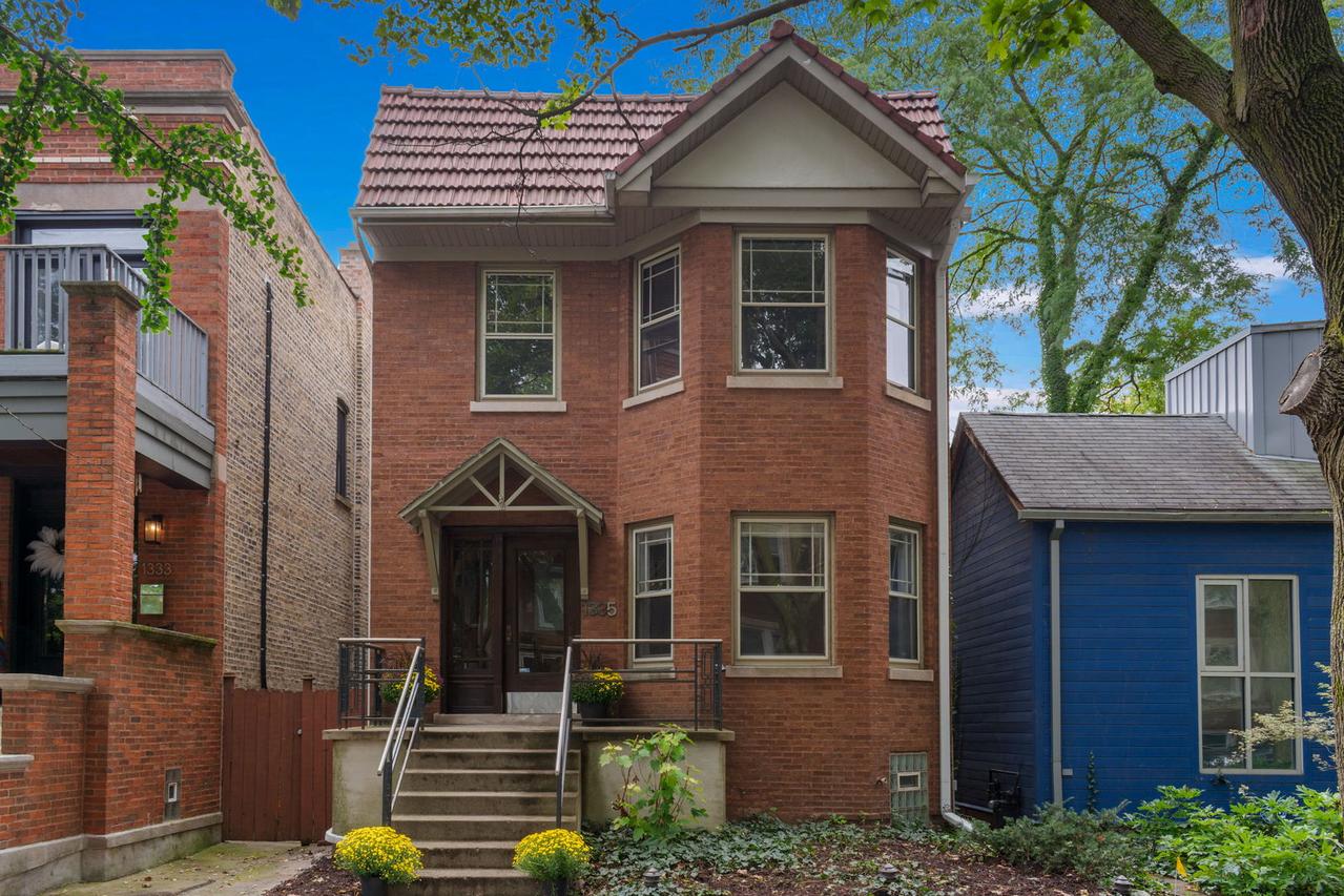1335 W Hollywood Ave., Chicago, IL 60660