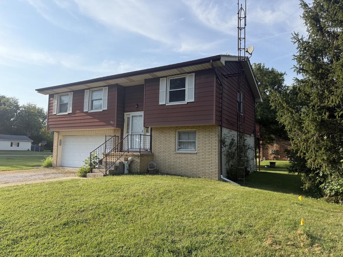 287 W Clay St., El Paso, IL 61738