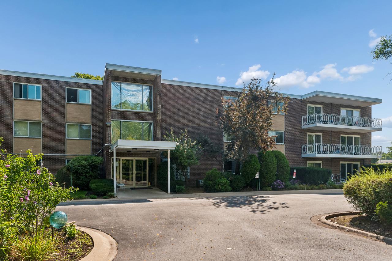 200 Deborah Ln. #6A, Wheeling, IL 60090