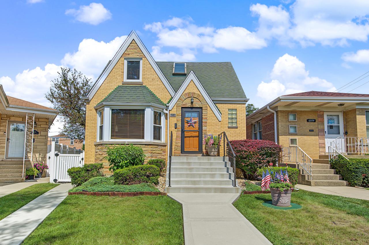 6218 W Huntington St., Chicago, IL 60646