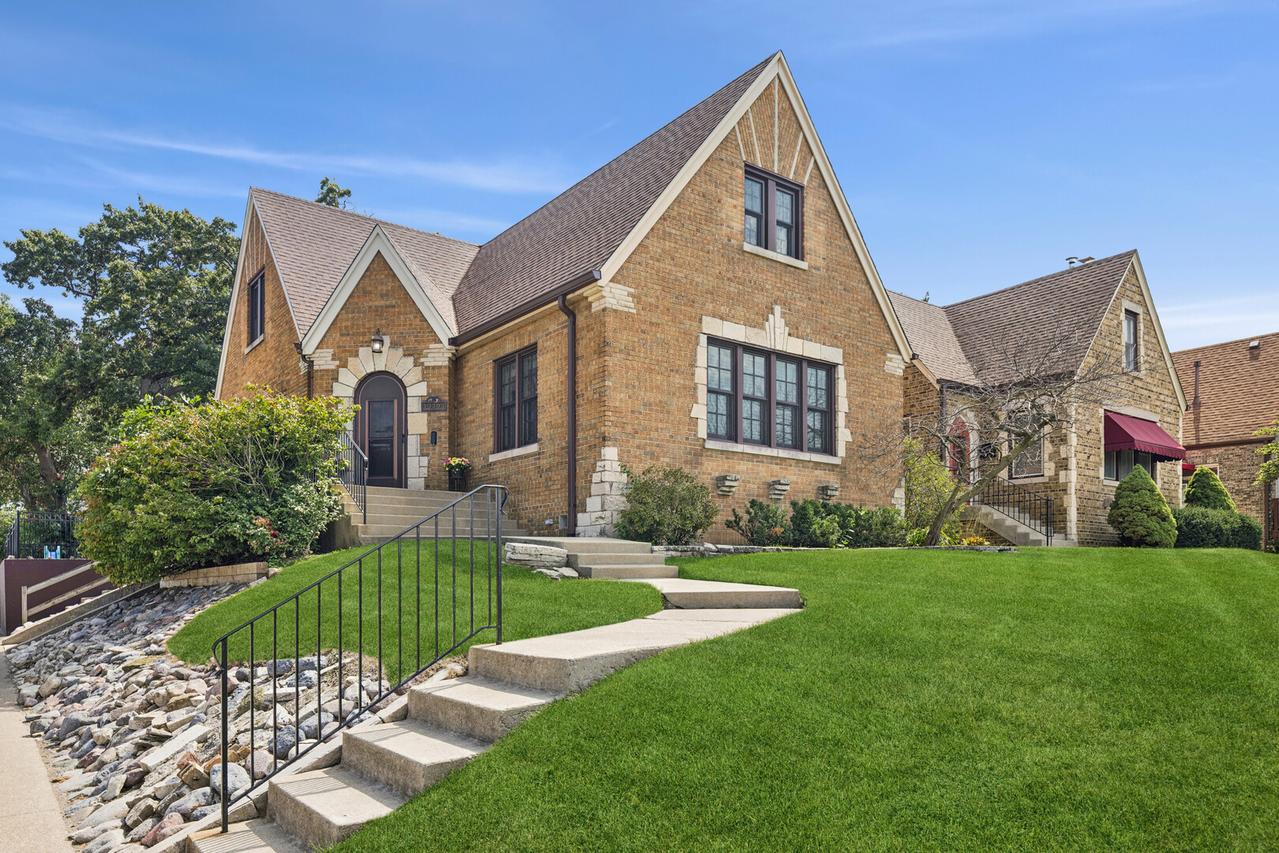 10303 S California Ave., Chicago, IL 60655