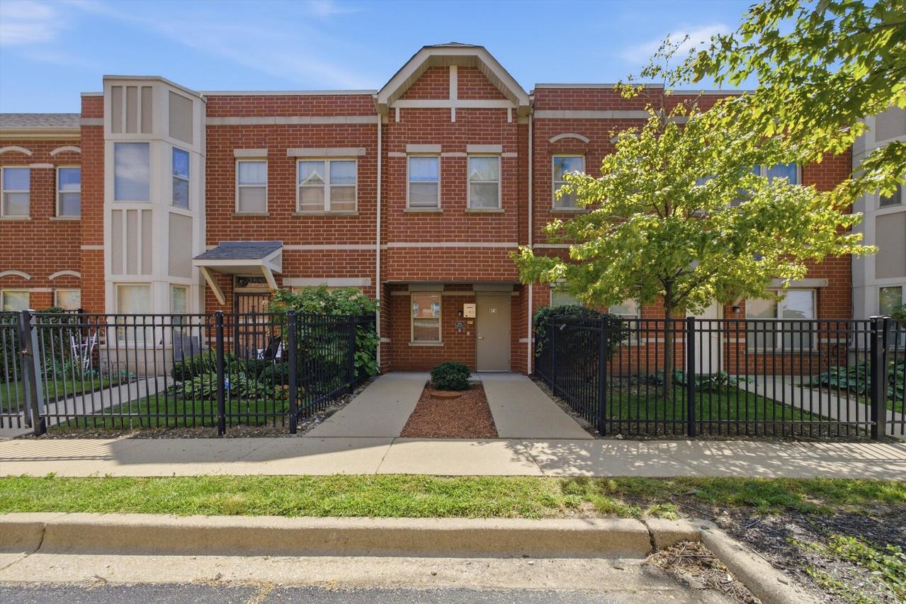 6710 S Keating Ave. #203, Chicago, IL 60629