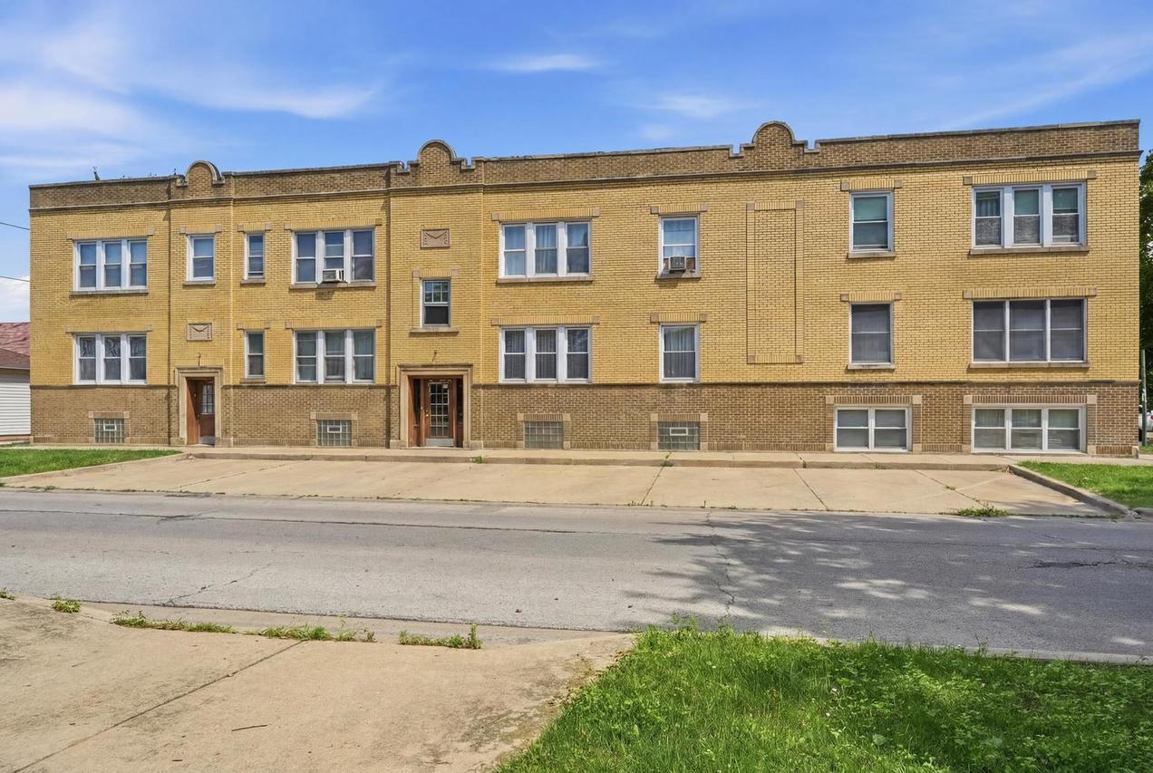 5708 W George St. #2, Chicago, IL 60634