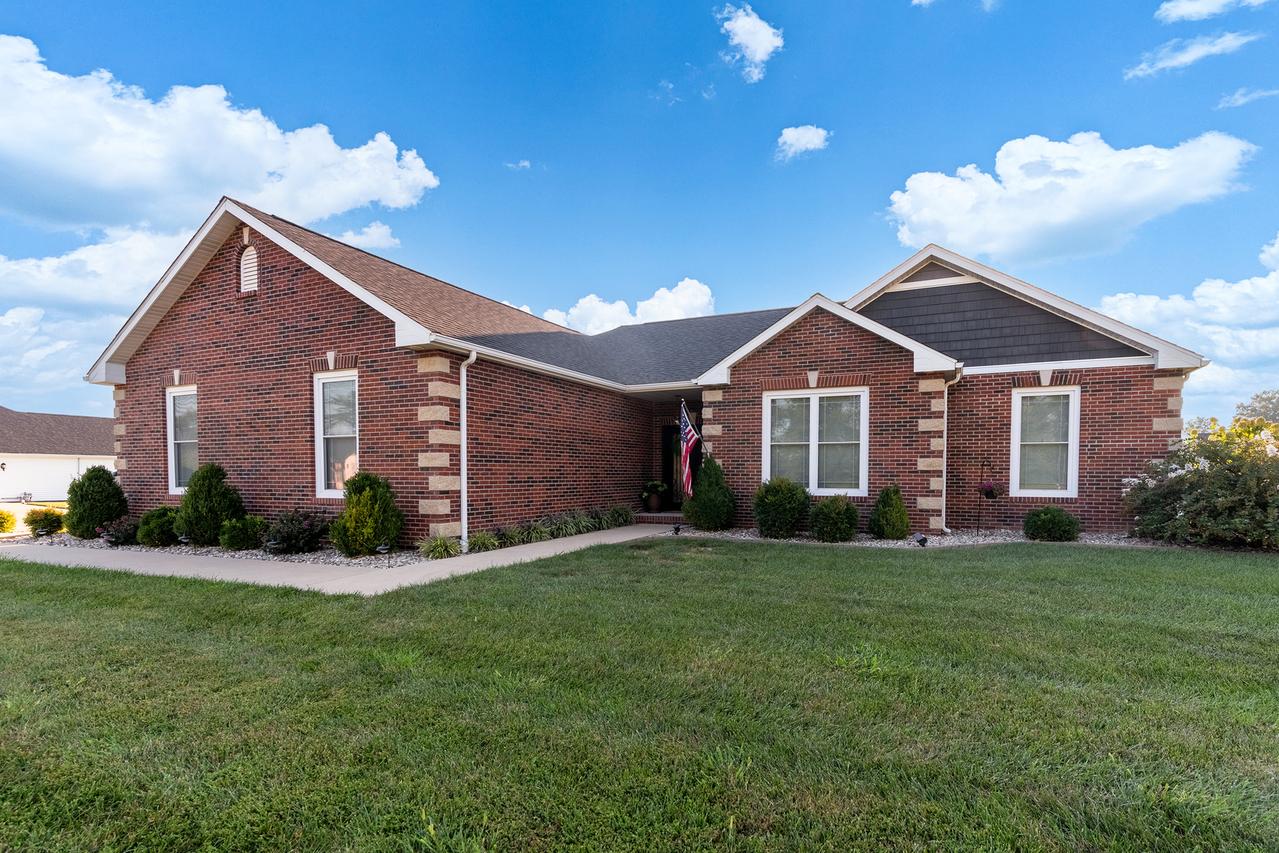 2004 Dew Drop Dr., Marion, IL 62959