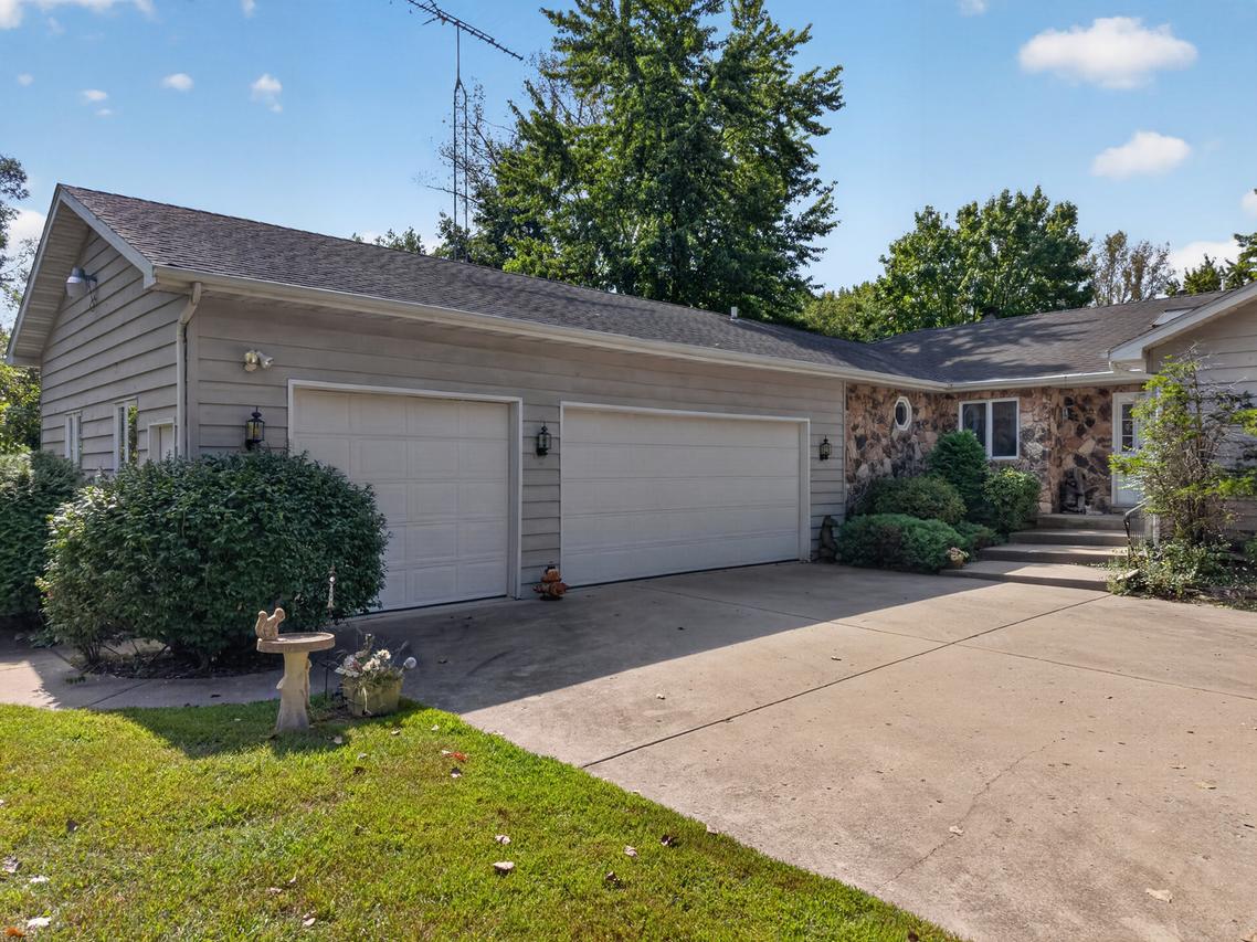 5705 E North Prairie Dr., Morris, IL 60450