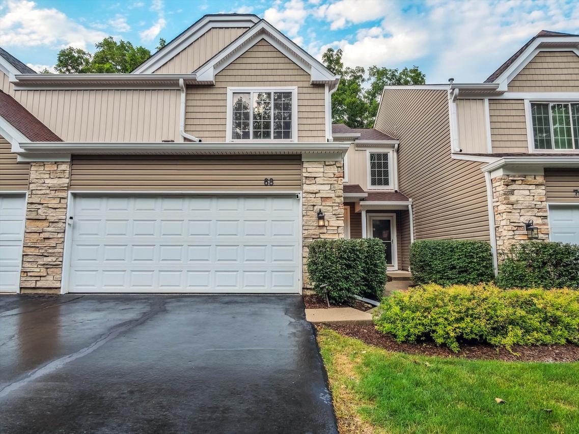 68 Cambridge Ave., Streamwood, IL 60107