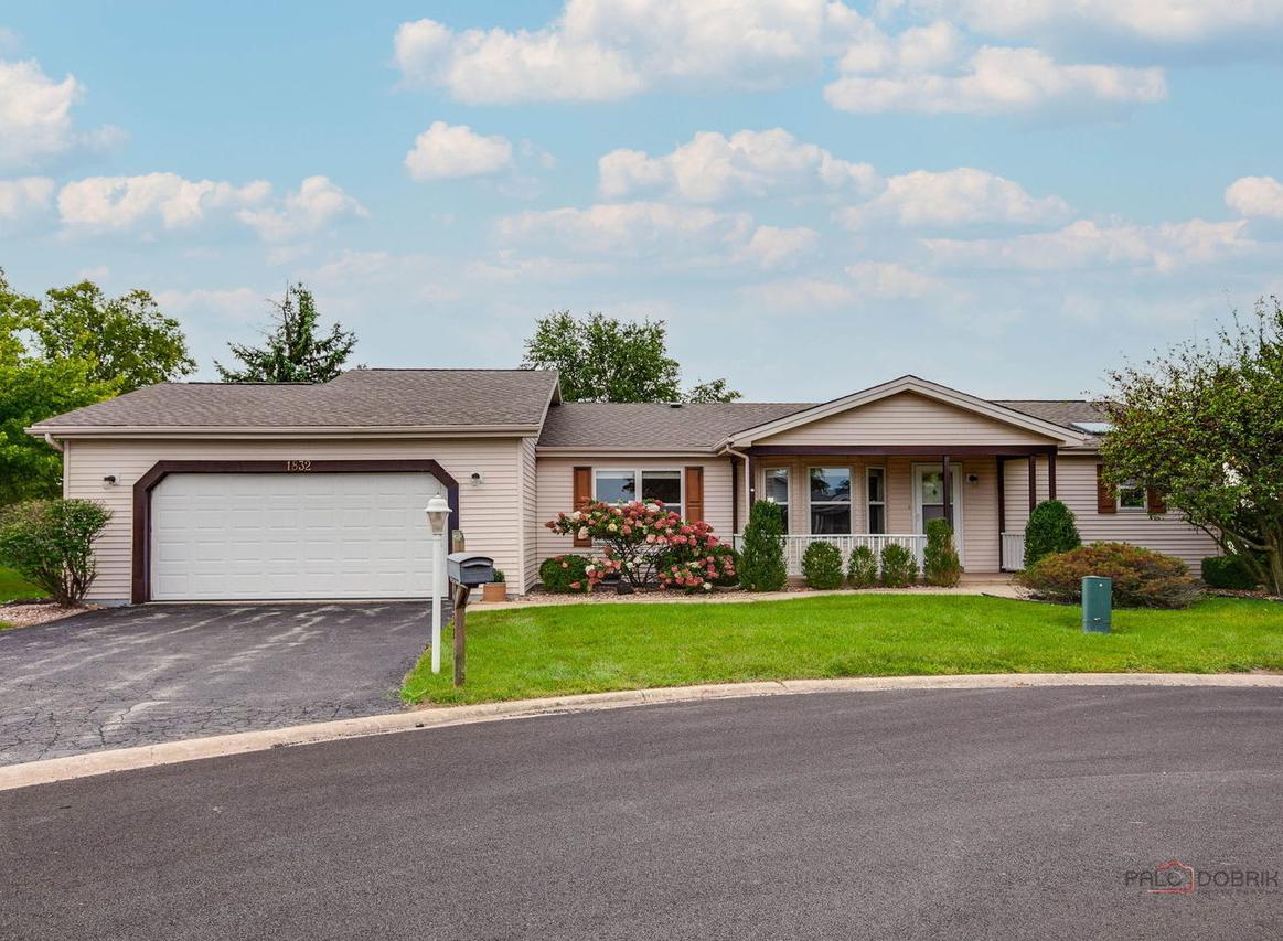 1832 Paddock Ct., Grayslake, IL 60030