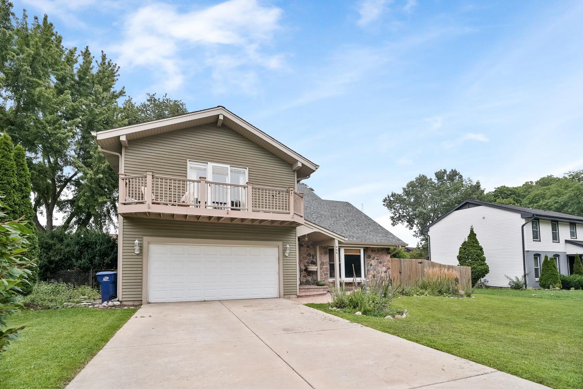 669 Tamarisk Ter., Crystal Lake, IL 60014