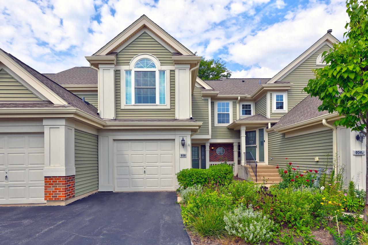 938 Little Falls Ct., Elk Grove Village, IL 60007