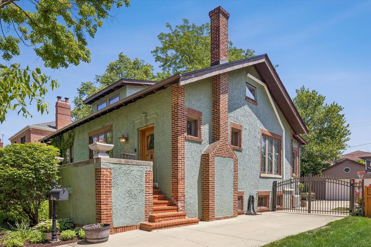 10637 S Oakley Ave., Chicago, IL 60643