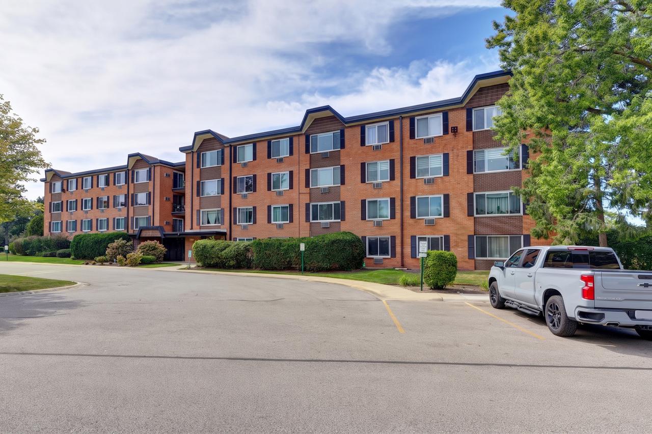 1206 S New Wilke Rd. #403, Arlington Heights, IL 60005