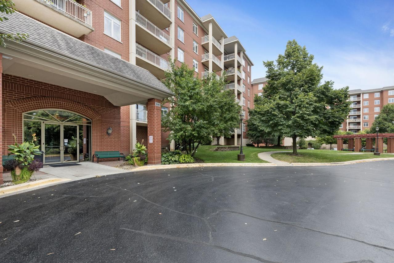 8300 Callie Ave. #601, Morton Grove, IL 60053