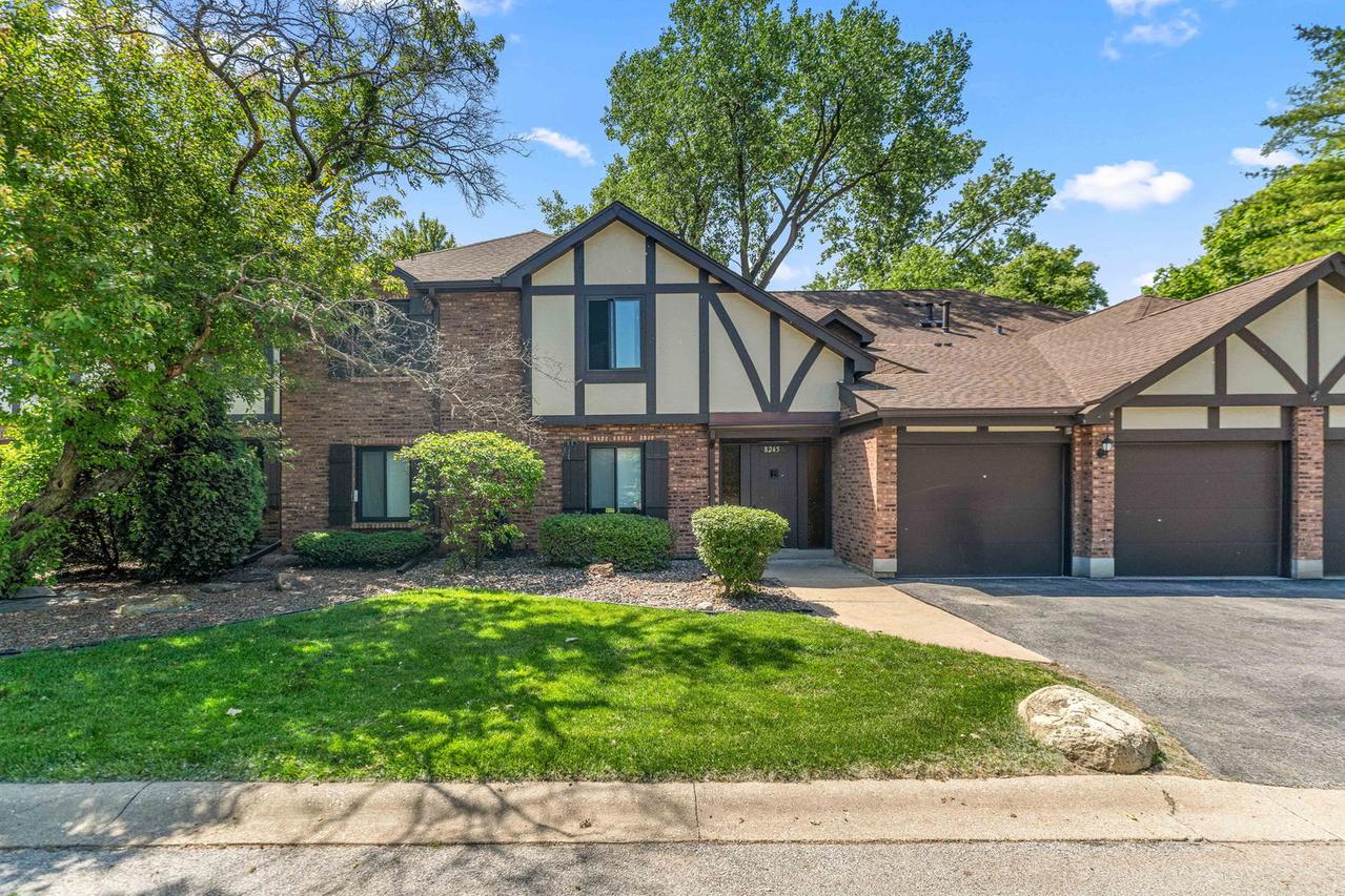 8245 Poplar Ln. #5B, Palos Hills, IL 60465