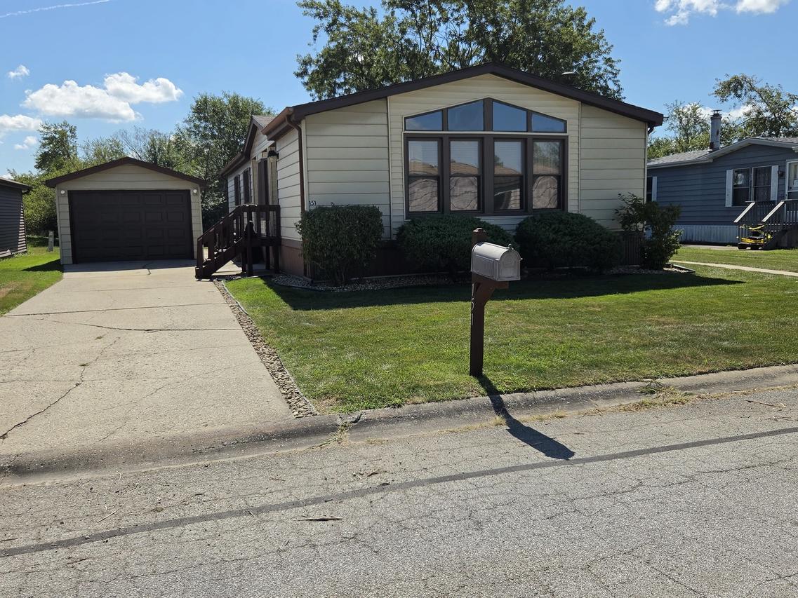 151 Flamingo Dr. #151Flam, Beecher, IL 60401