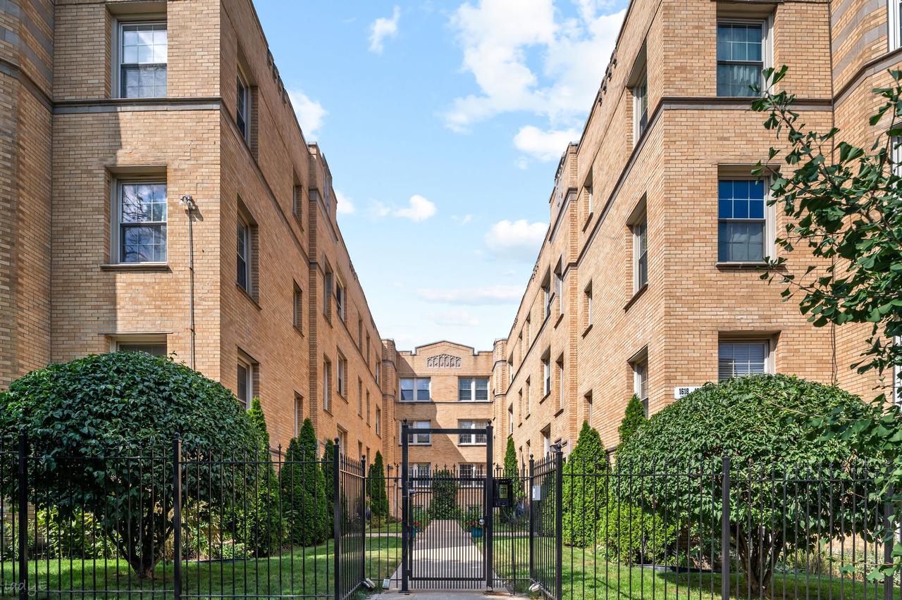 1622 W Wallen Ave. #2S, Chicago, IL 60626