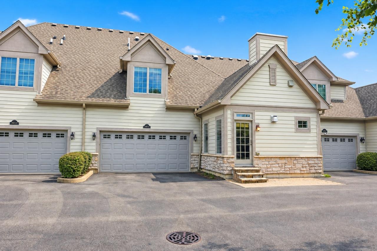 240 Regency Ct. #C, Wauconda, IL 60084