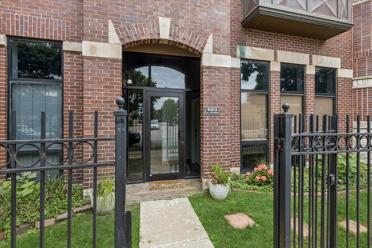 523 N Racine Ave. #1, Chicago, IL 60622