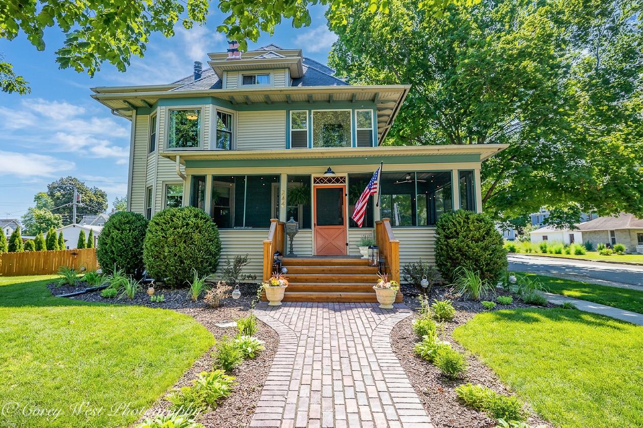 244 S Sycamore St., Genoa, IL 60135
