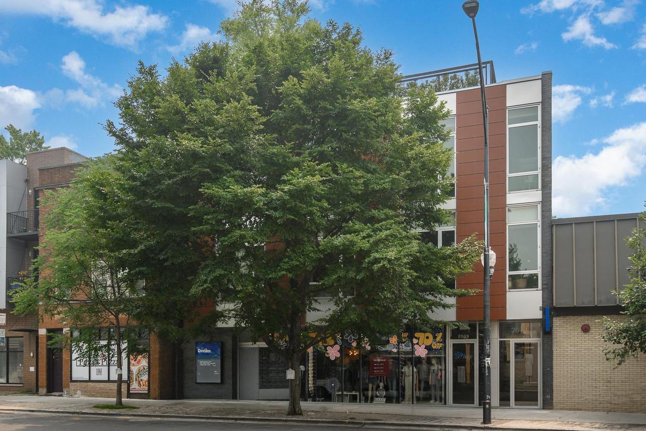 2041 W Roscoe St. #PH, Chicago, IL 60618
