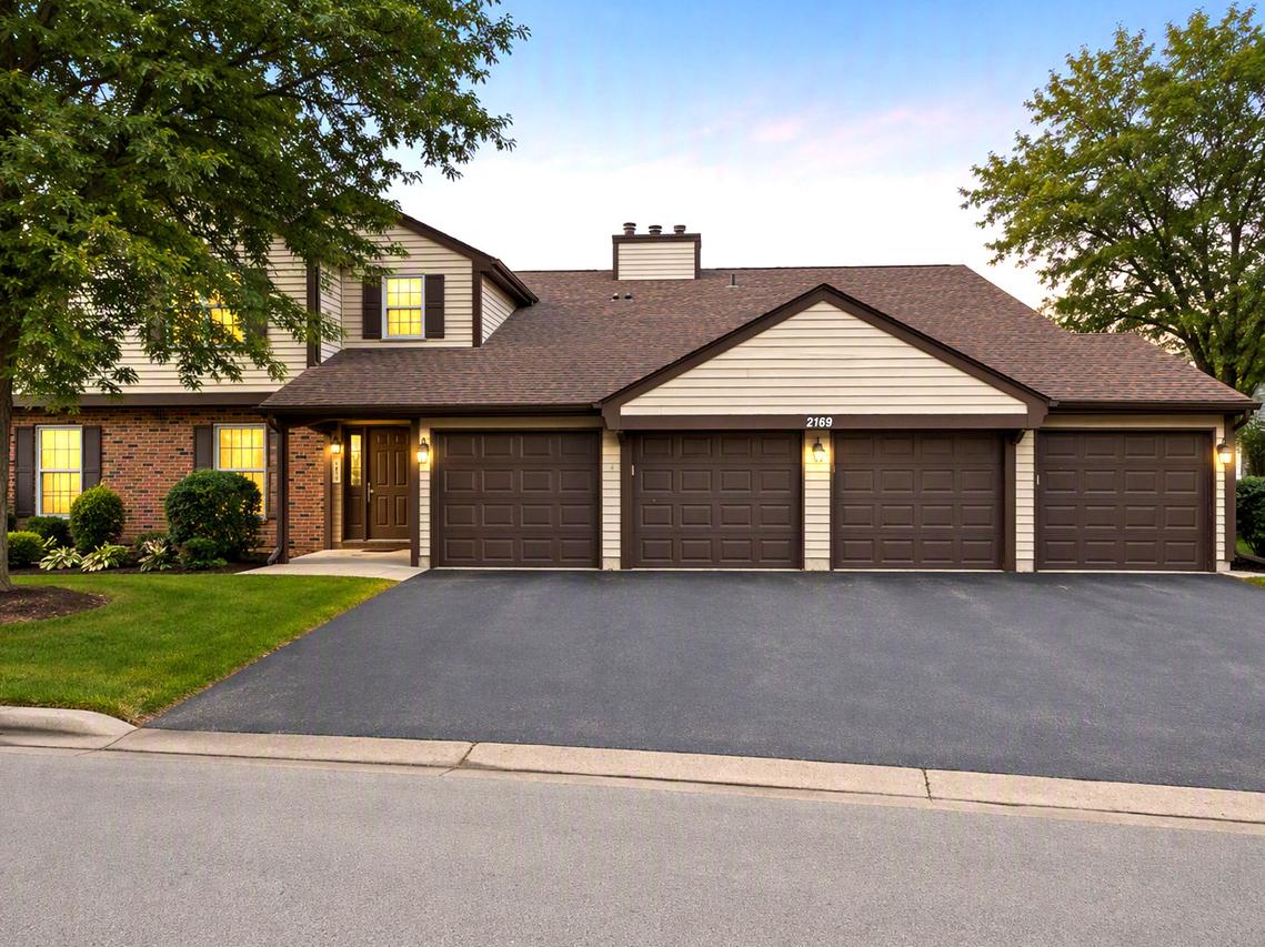 2169 Sunderland Ct. #201B, Naperville, IL 60565