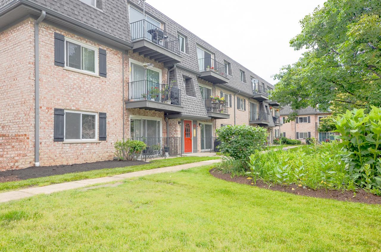 916 S Plum Grove Rd. #223, Palatine, IL 60067